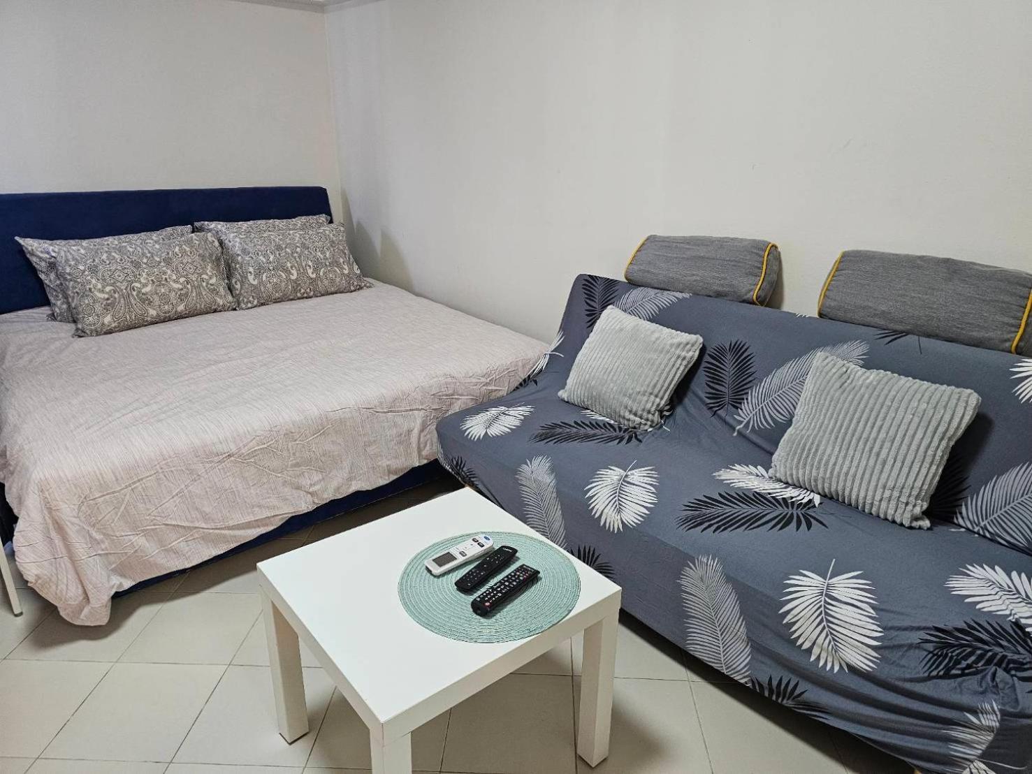 Apartemen Cozy 1br Walk To Bts And Airport Rail Link Close To Malls T *