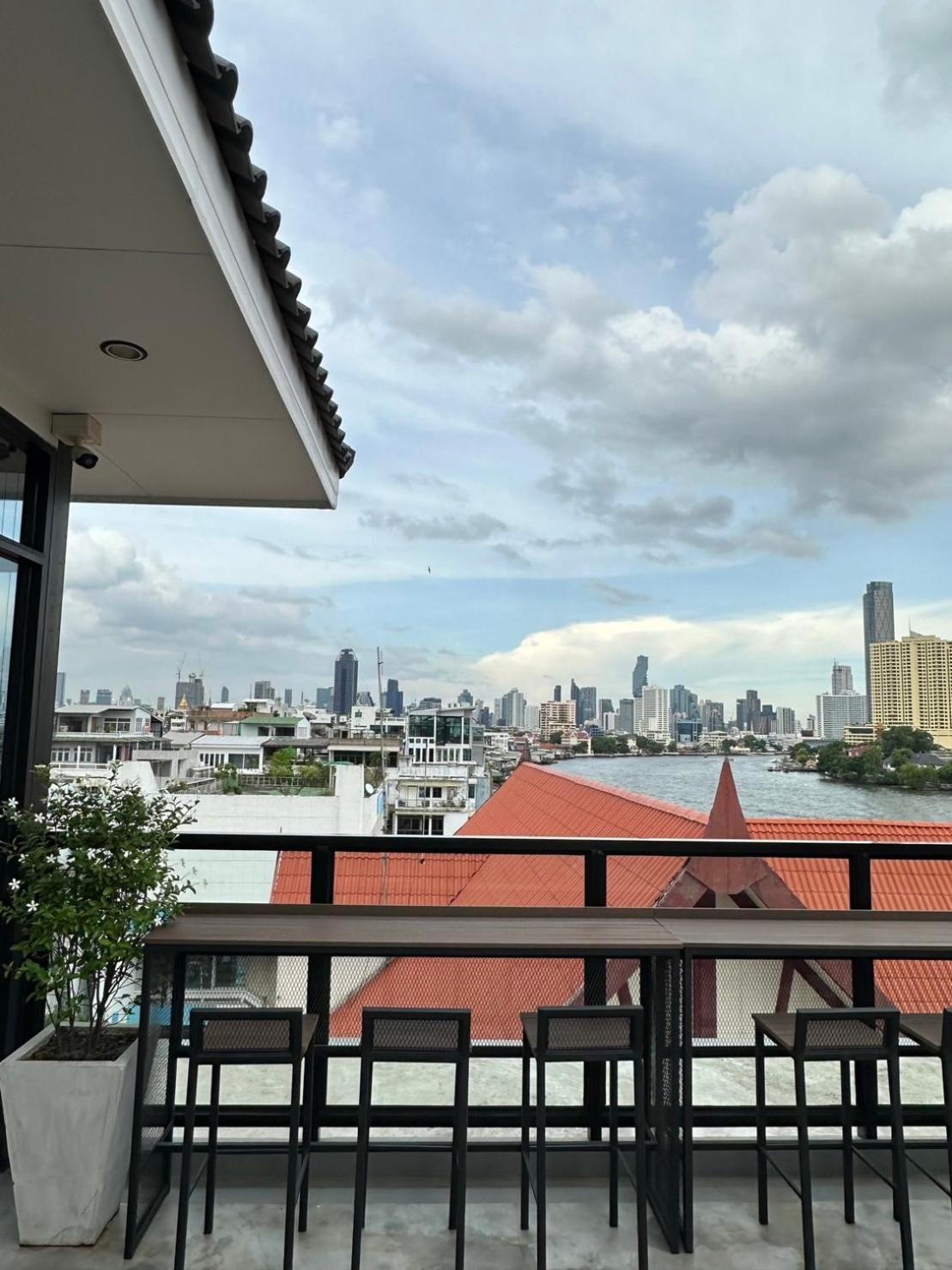 Asrama Pier 808