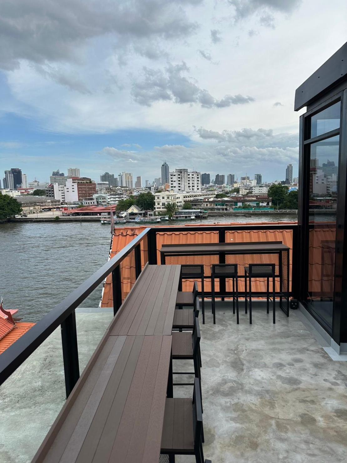Pier 808 *