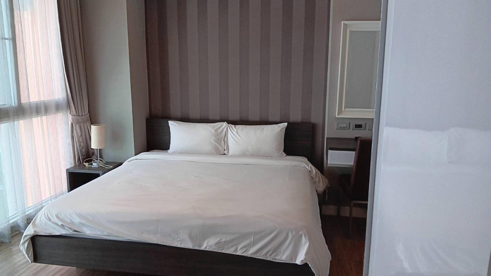 J Thonglor 8