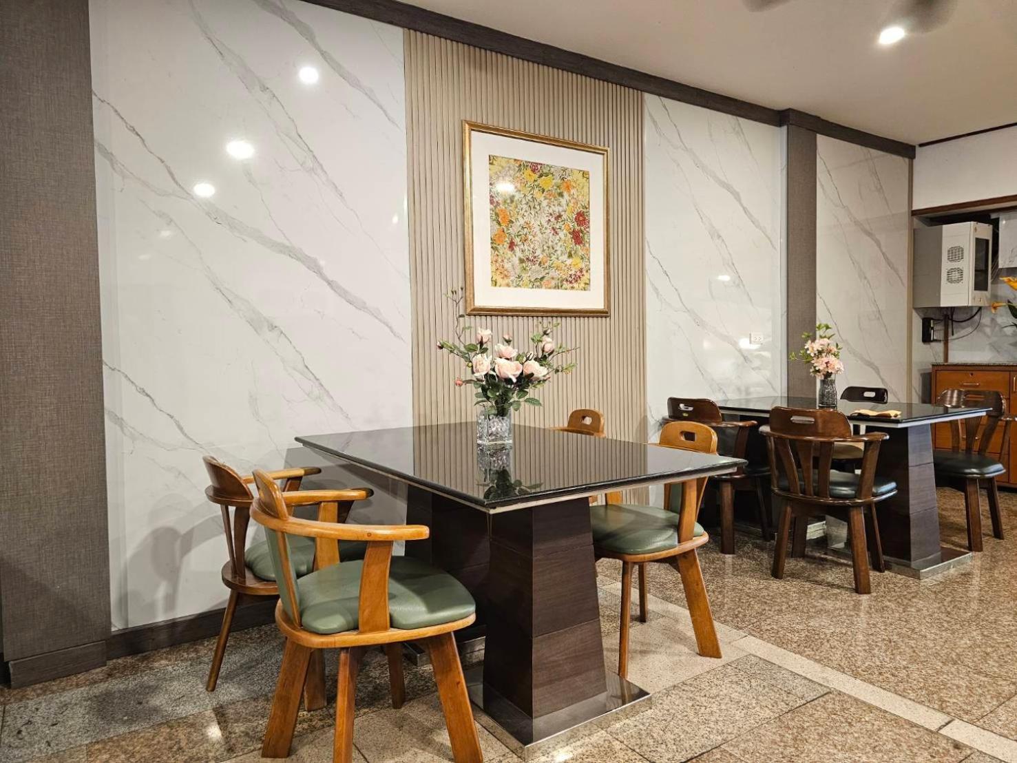Dynasty Hotel 3*