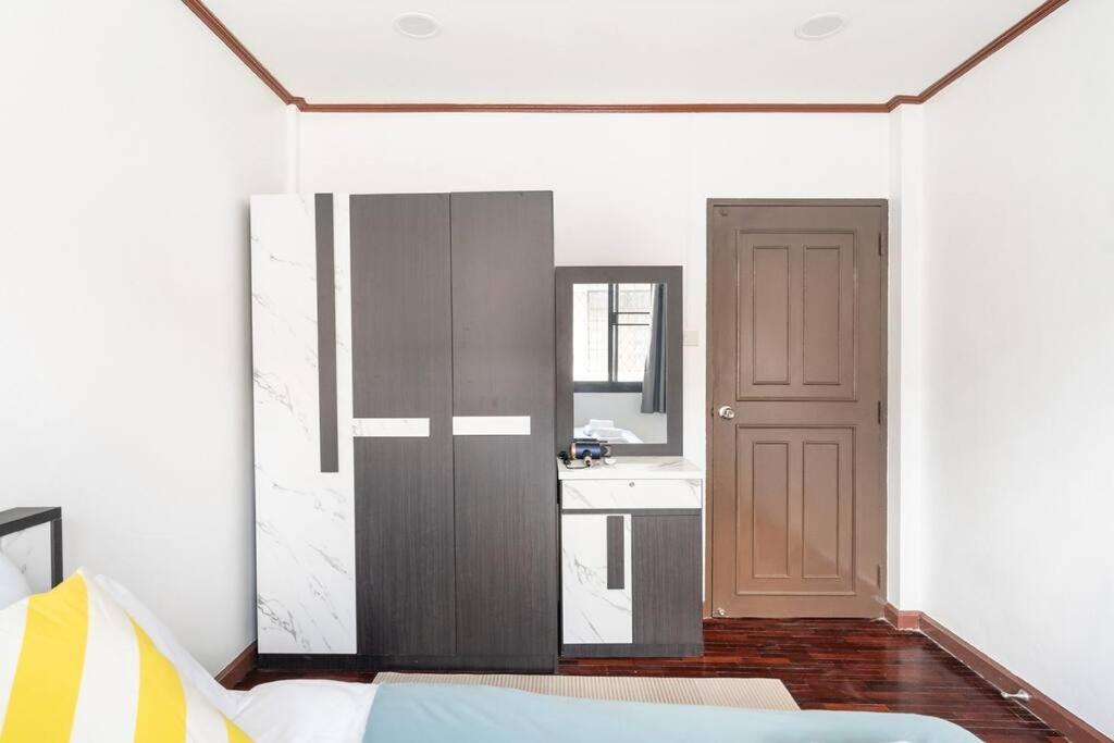 Vila Miq Hk16 - 3br Huai Khwang Mrt With Pool Table Near Jodd Fair *