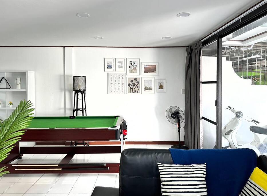 Miq Hk16 - 3br Huai Khwang Mrt With Pool Table Near Jodd Fair * Bangkok