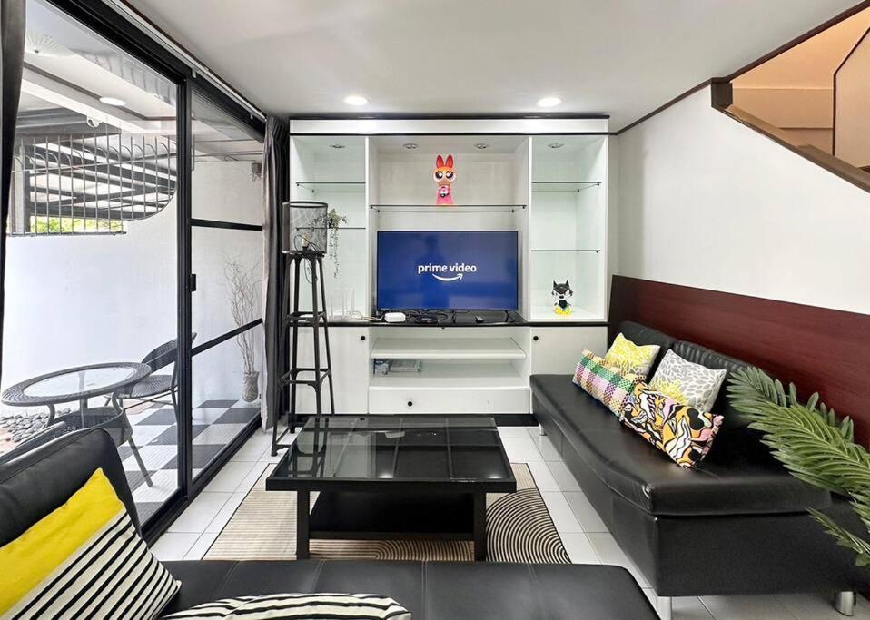 Vila Miq Hk16 - 3br Huai Khwang Mrt With Pool Table Near Jodd Fair *