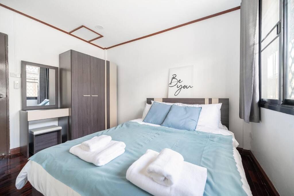 Vila Miq Hk16 - 3br Huai Khwang Mrt With Pool Table Near Jodd Fair Bangkok