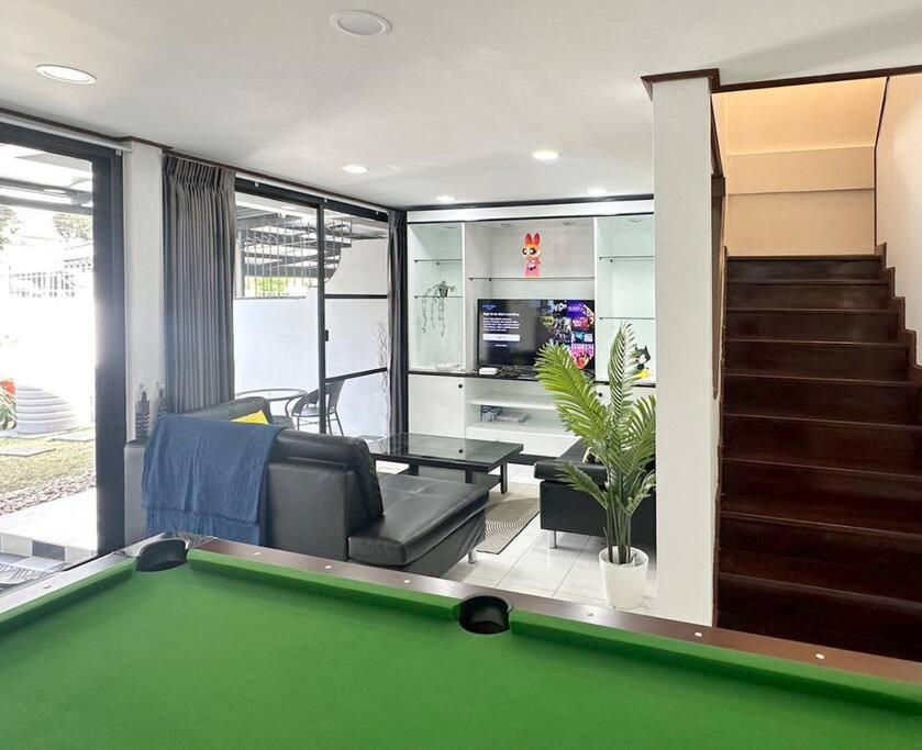Miq Hk16 - 3br Huai Khwang Mrt With Pool Table Near Jodd Fair