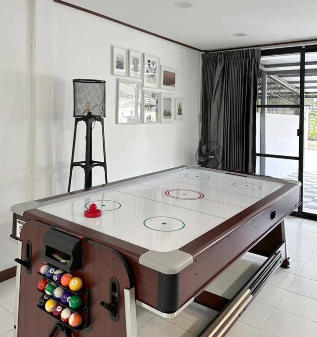 Miq Hk16 - 3br Huai Khwang Mrt With Pool Table Near Jodd Fair Vila