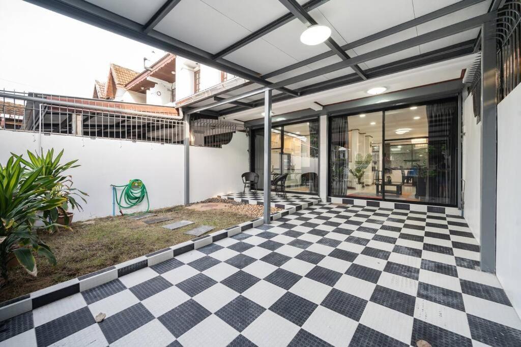 Vila Miq Hk16 - 3br Huai Khwang Mrt With Pool Table Near Jodd Fair