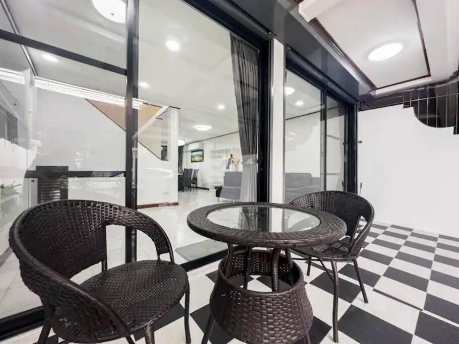 Miq Hk16 - 3br Huai Khwang Mrt With Pool Table Near Jodd Fair Vila Bangkok