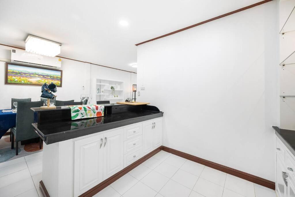 Miq Hk16 - 3br Huai Khwang Mrt With Pool Table Near Jodd Fair *