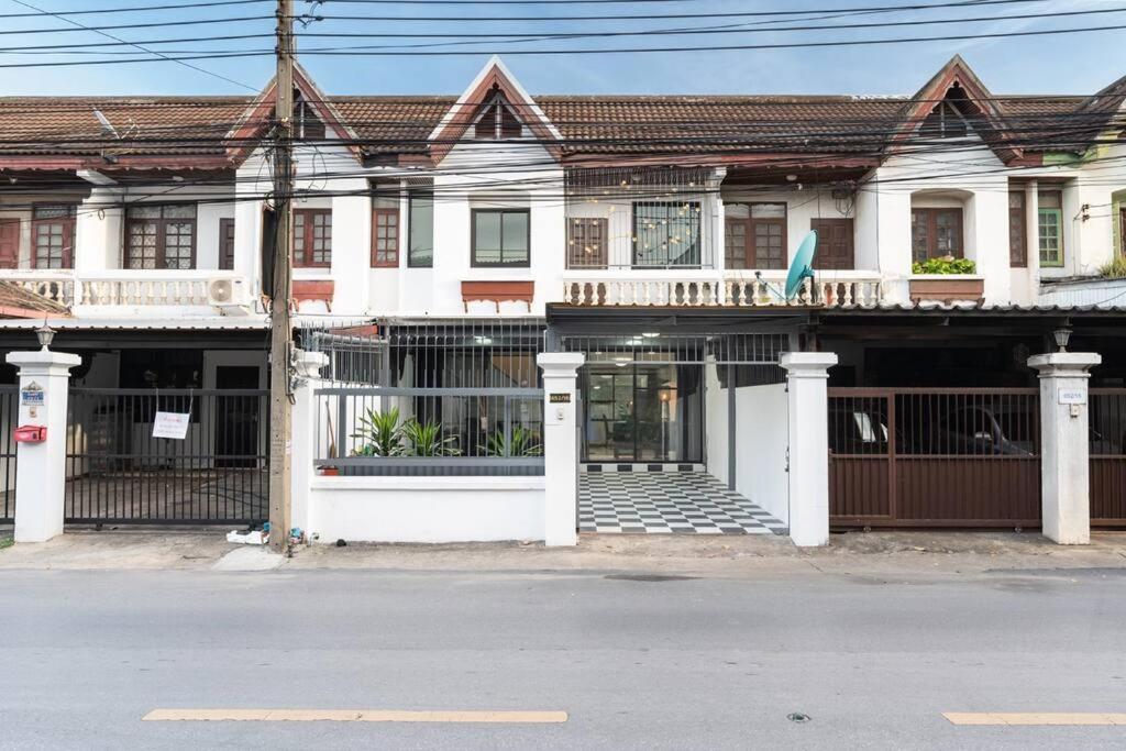 Miq Hk16 - 3br Huai Khwang Mrt With Pool Table Near Jodd Fair Vila Bangkok