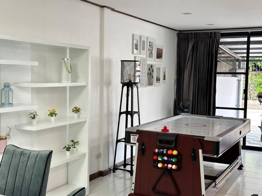 Miq Hk16 - 3br Huai Khwang Mrt With Pool Table Near Jodd Fair Bangkok