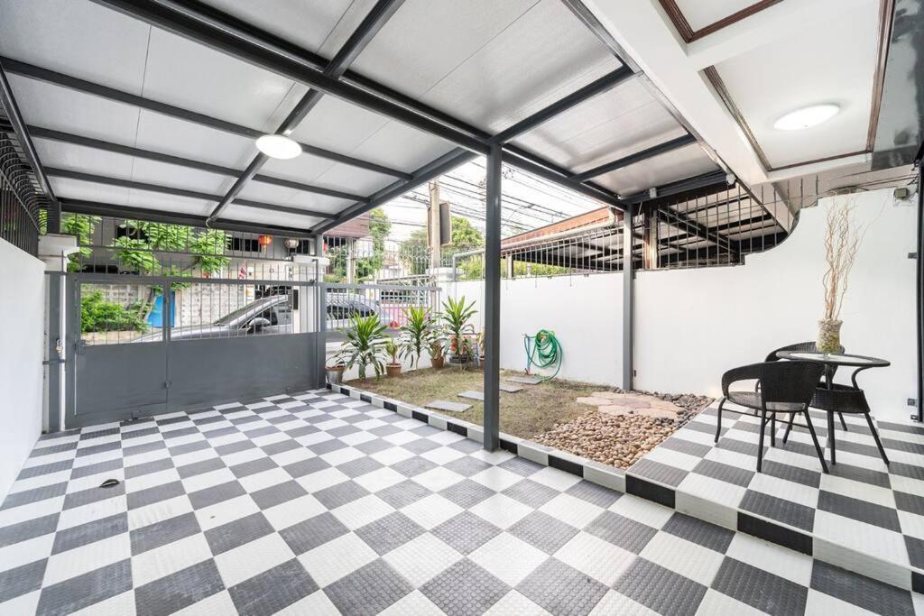 Vila Miq Hk16 - 3br Huai Khwang Mrt With Pool Table Near Jodd Fair Bangkok