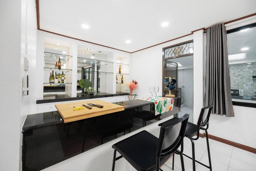 Miq Hk16 - 3br Huai Khwang Mrt With Pool Table Near Jodd Fair * Bangkok