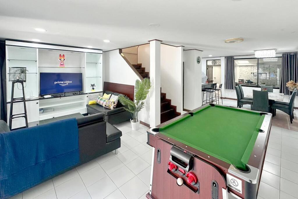 Miq Hk16 - 3br Huai Khwang Mrt With Pool Table Near Jodd Fair Vila Bangkok