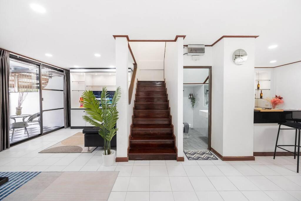 Miq Hk16 - 3br Huai Khwang Mrt With Pool Table Near Jodd Fair Vila