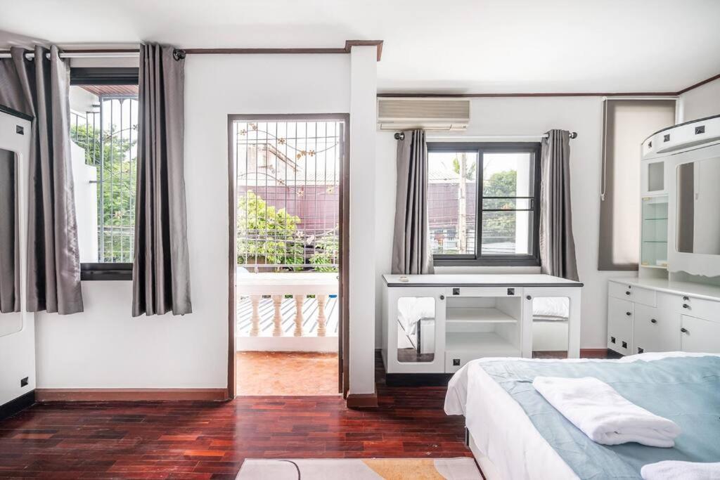 Miq Hk16 - 3br Huai Khwang Mrt With Pool Table Near Jodd Fair *