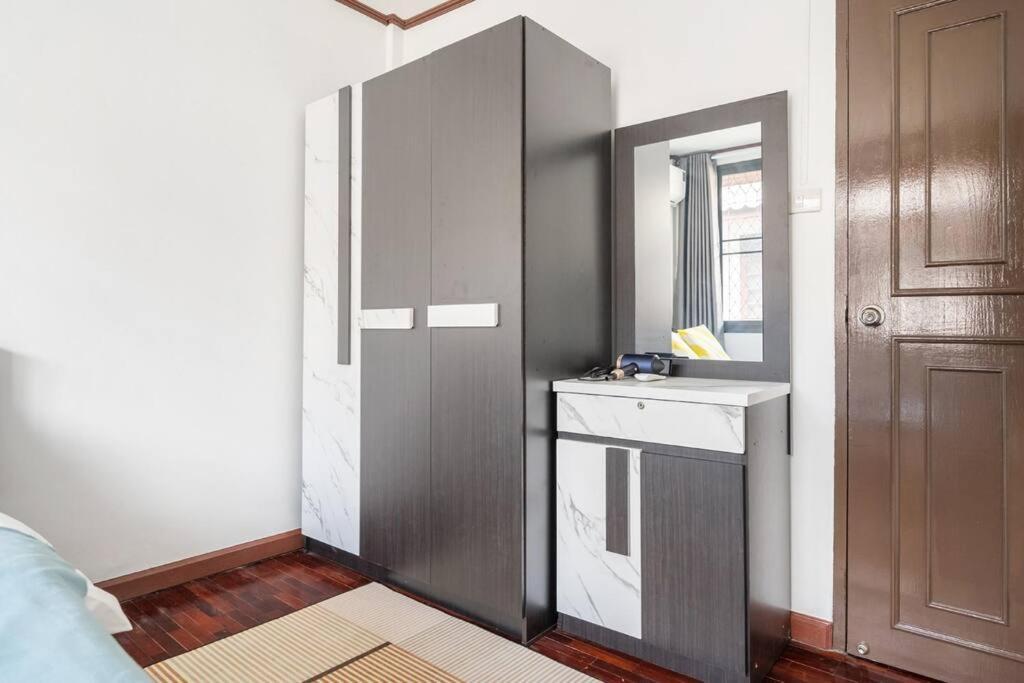 Miq Hk16 - 3br Huai Khwang Mrt With Pool Table Near Jodd Fair *
