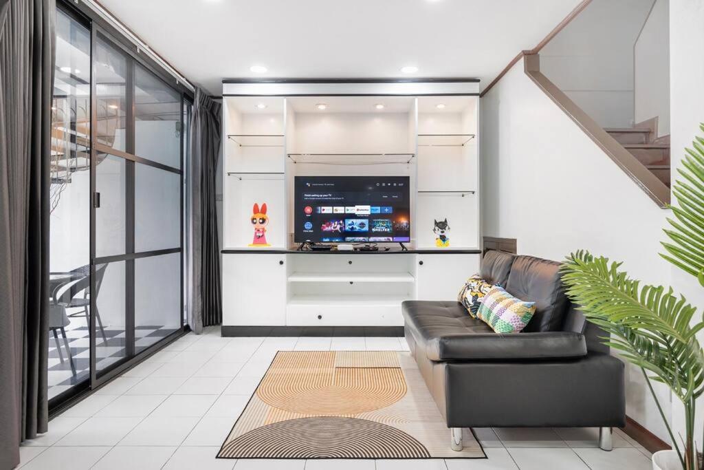 Miq Hk16 - 3br Huai Khwang Mrt With Pool Table Near Jodd Fair Vila *