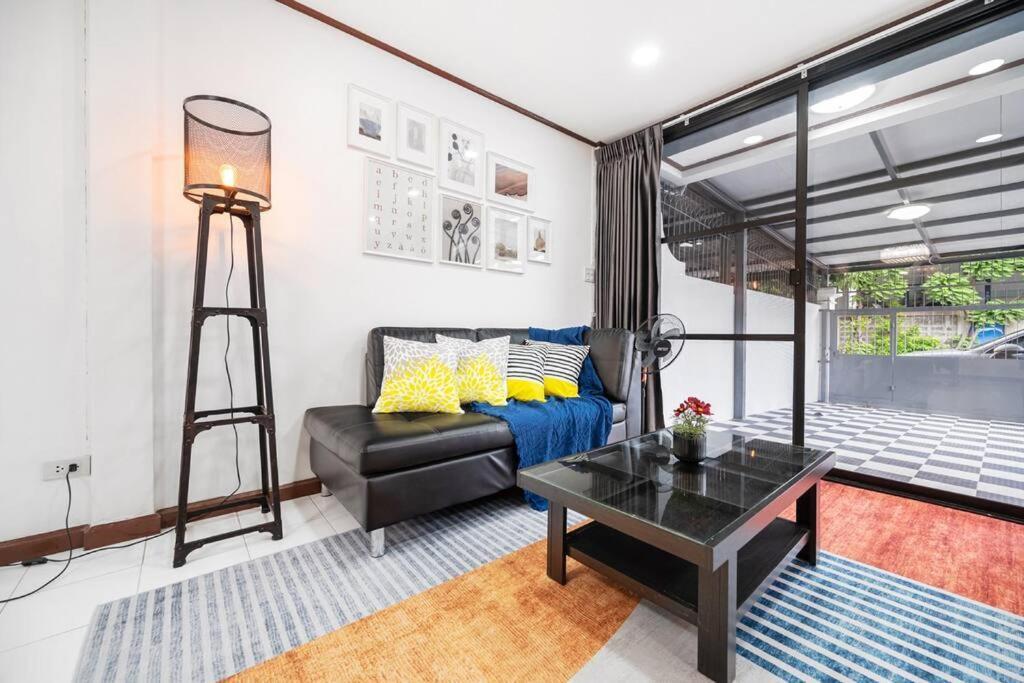 Miq Hk16 - 3br Huai Khwang Mrt With Pool Table Near Jodd Fair Vila