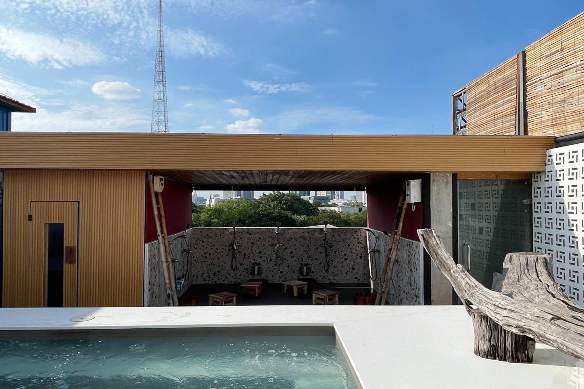 Blu Ari Stylish Gay Poshtel * Bangkok