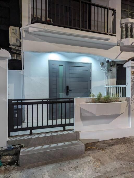 Cloud9 Hometel - Entire House 3br 170m To Bts Private Quiet & Comfy Bangkok