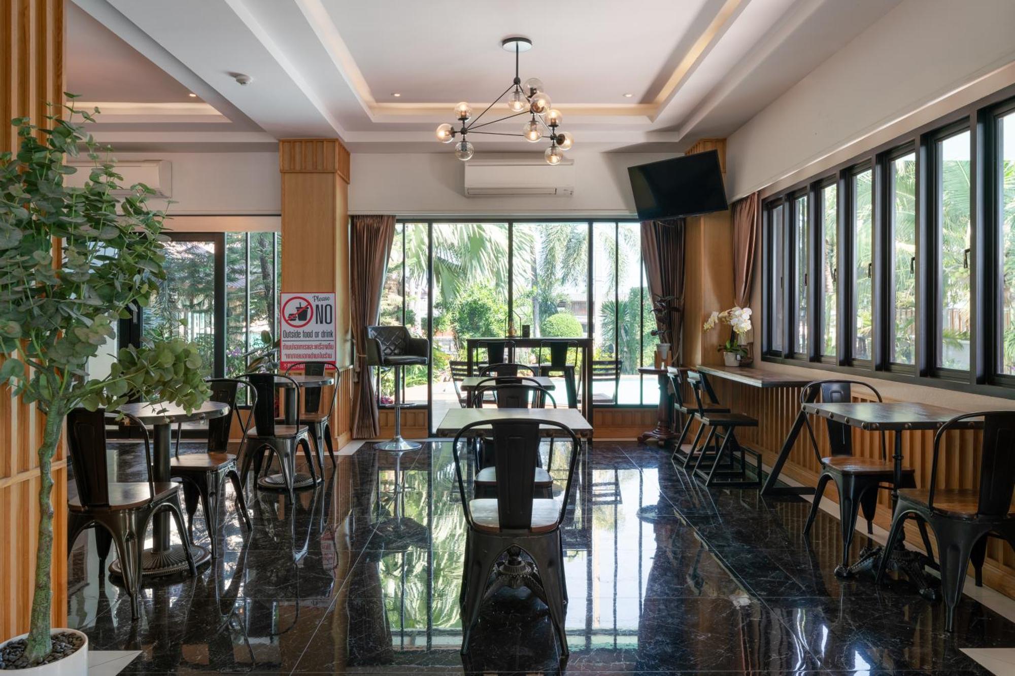 Golden Foyer Suvarnabhumi Airport Hotel