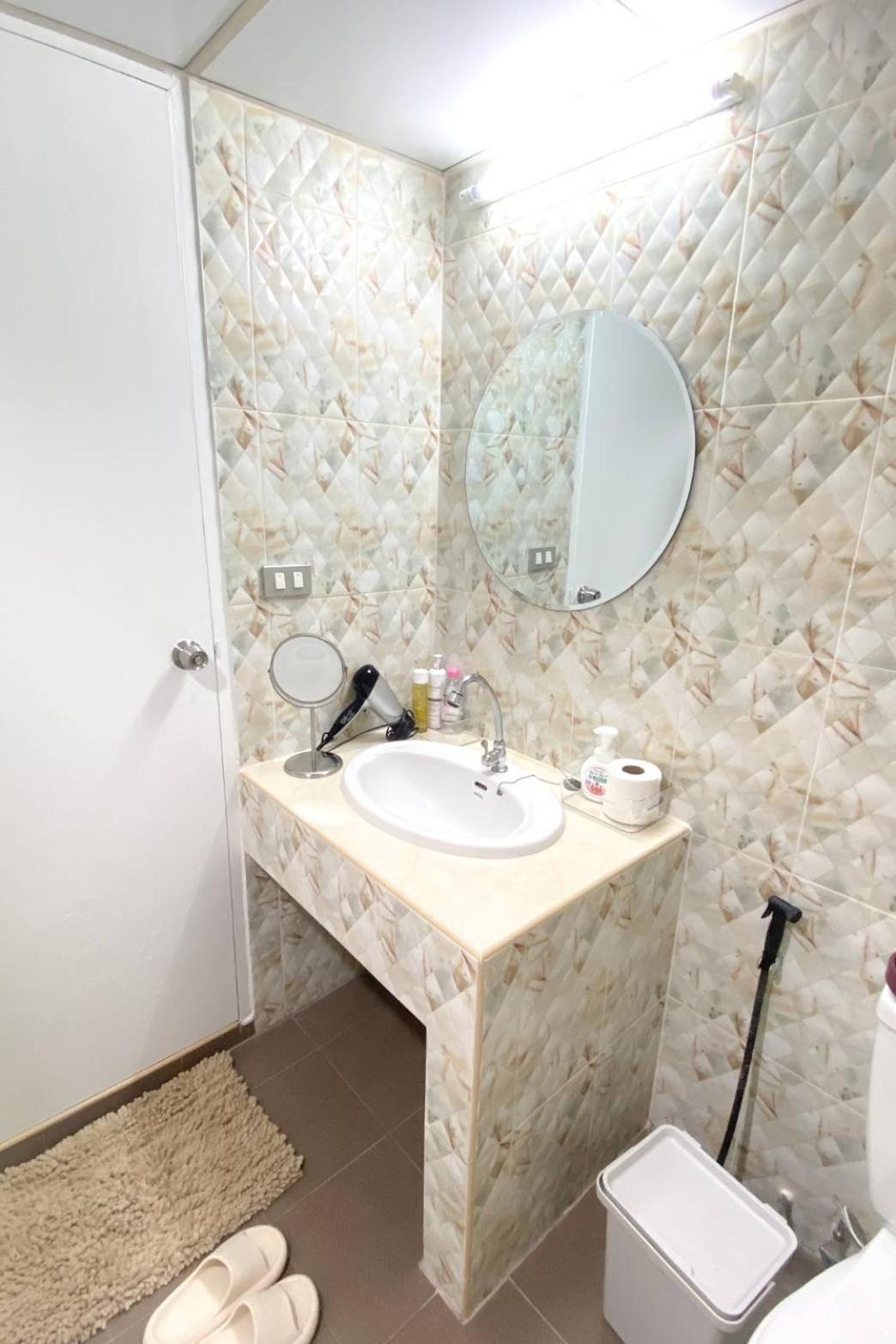 Apartemen Cozy 1br Walk To Bts And Airport Rail Link Close To Malls T *