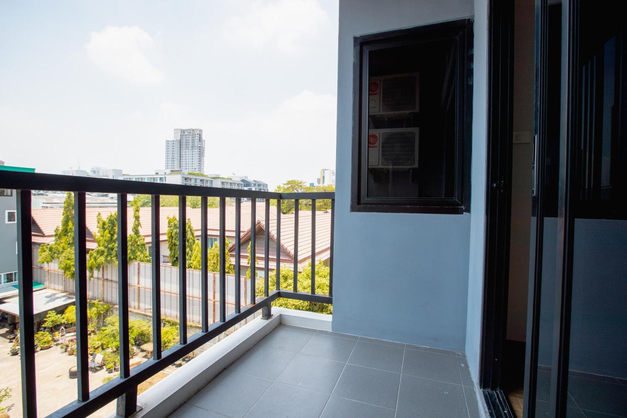 36 Service Apartment *