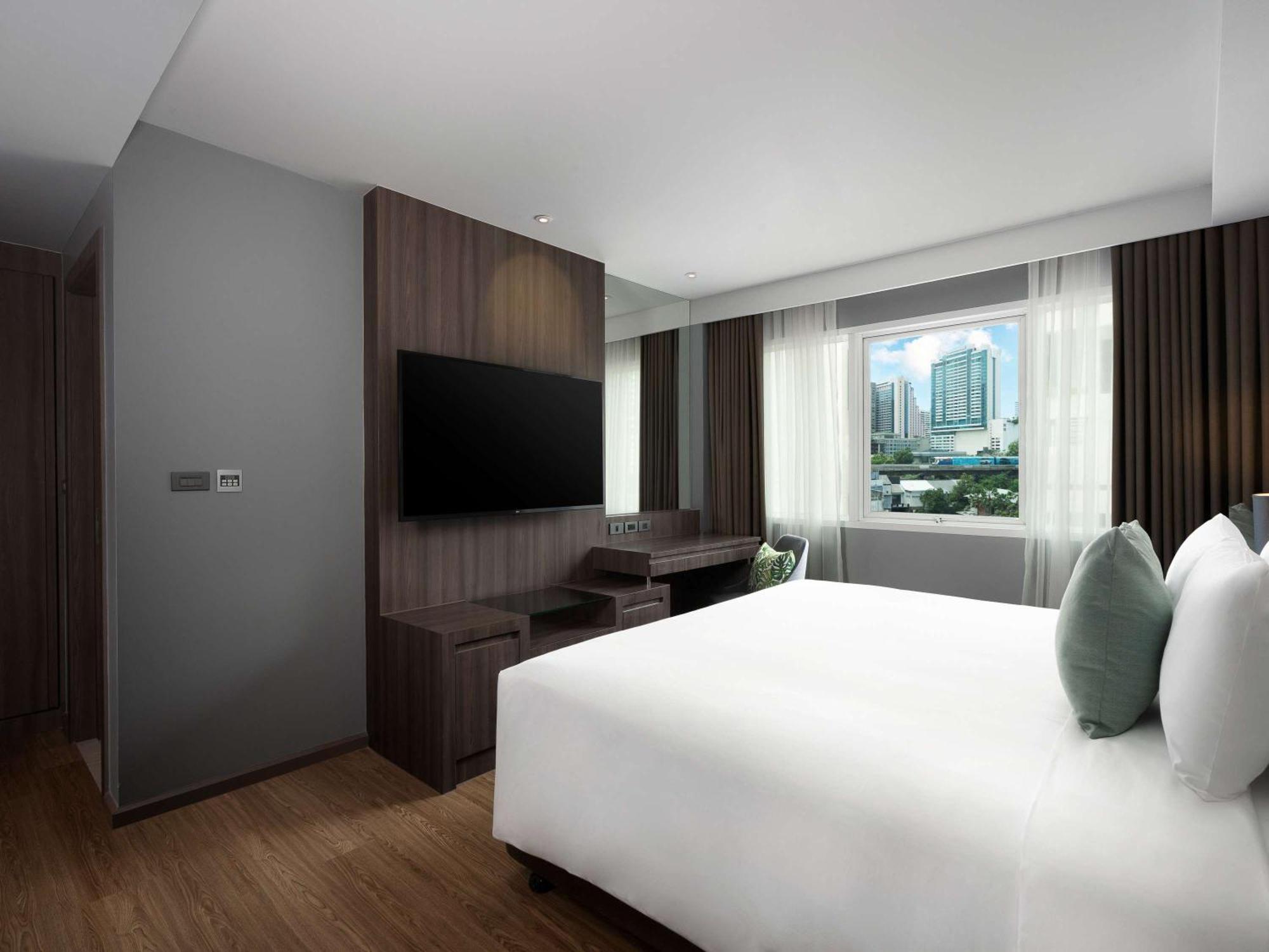 Novotel Living Sukhumvit Legacy 4*