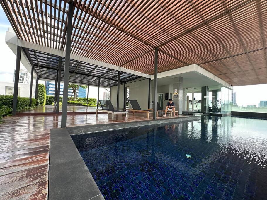 Siamese Exclusive Sukhumvit 42 One Bedroom High Floor