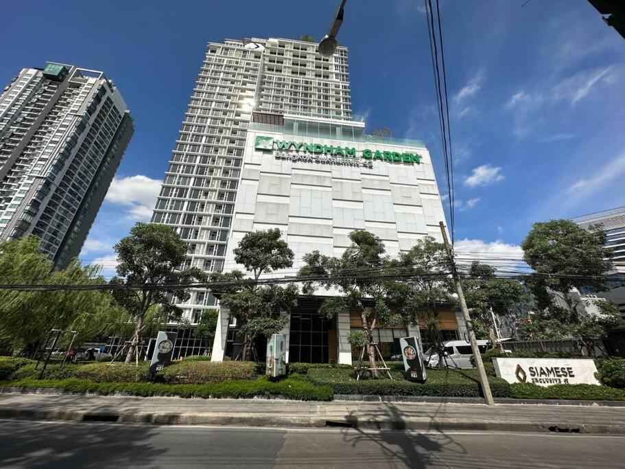 Siamese Exclusive Sukhumvit 42 One Bedroom High Floor Apartment *