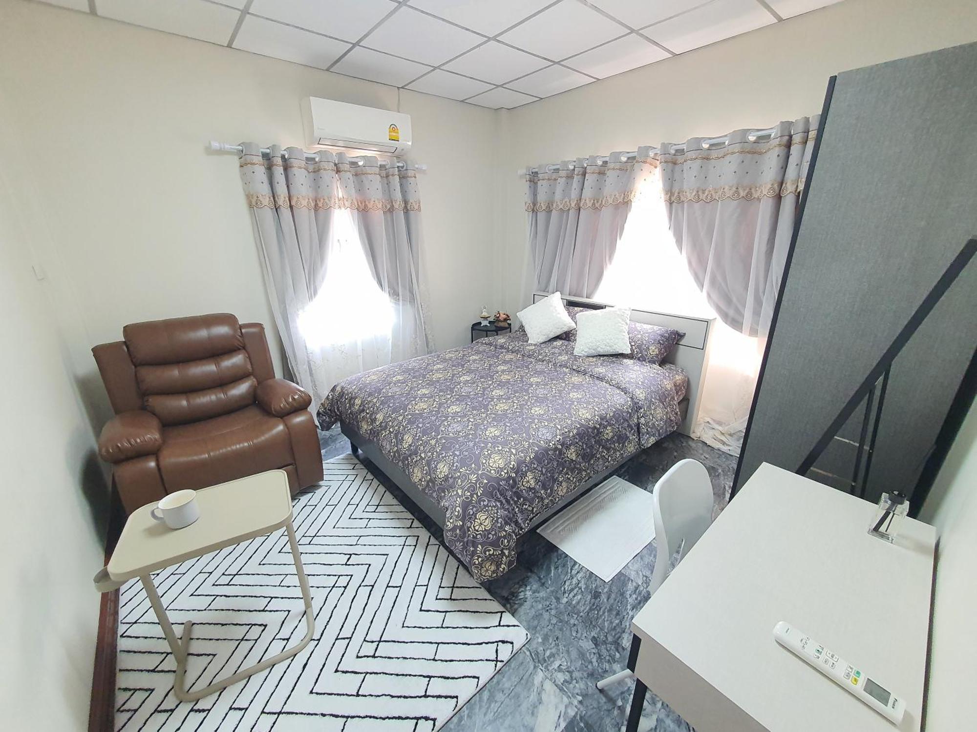 Holiday park 3 Bedroom Cozy Skytrain View Bkk *