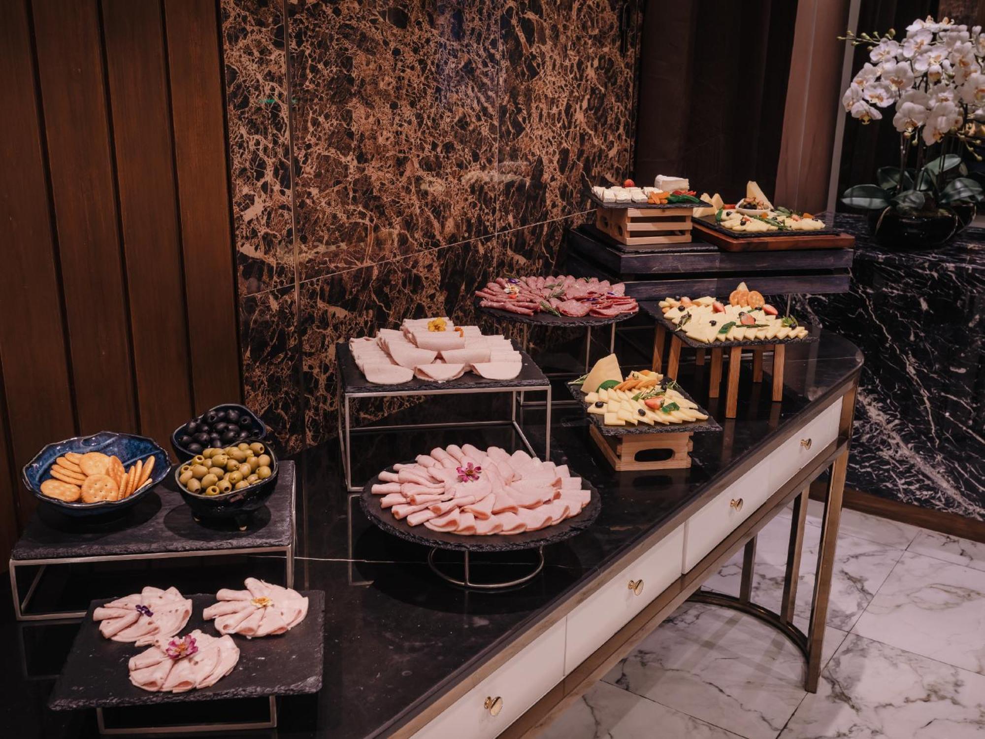 Aira Sukhumvit 11 Hotel 4*