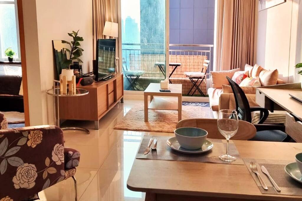 Lovely Cozy In Trendy Fun Neighborhood *
