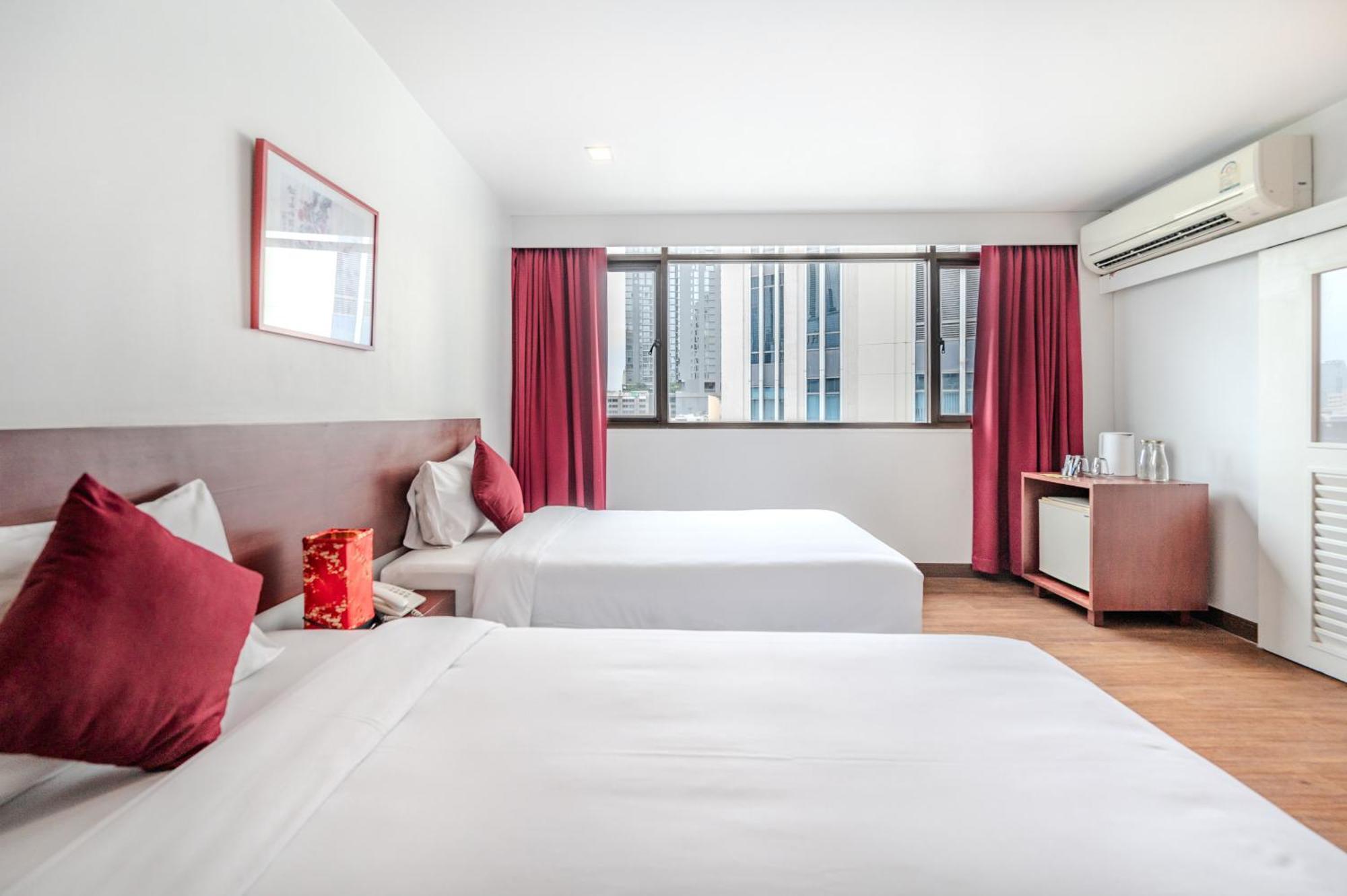 Ruamchitt Plaza Hotel 3*