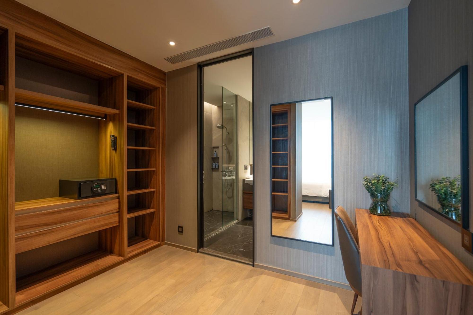 Walton Sukhumvit Hotel 4*