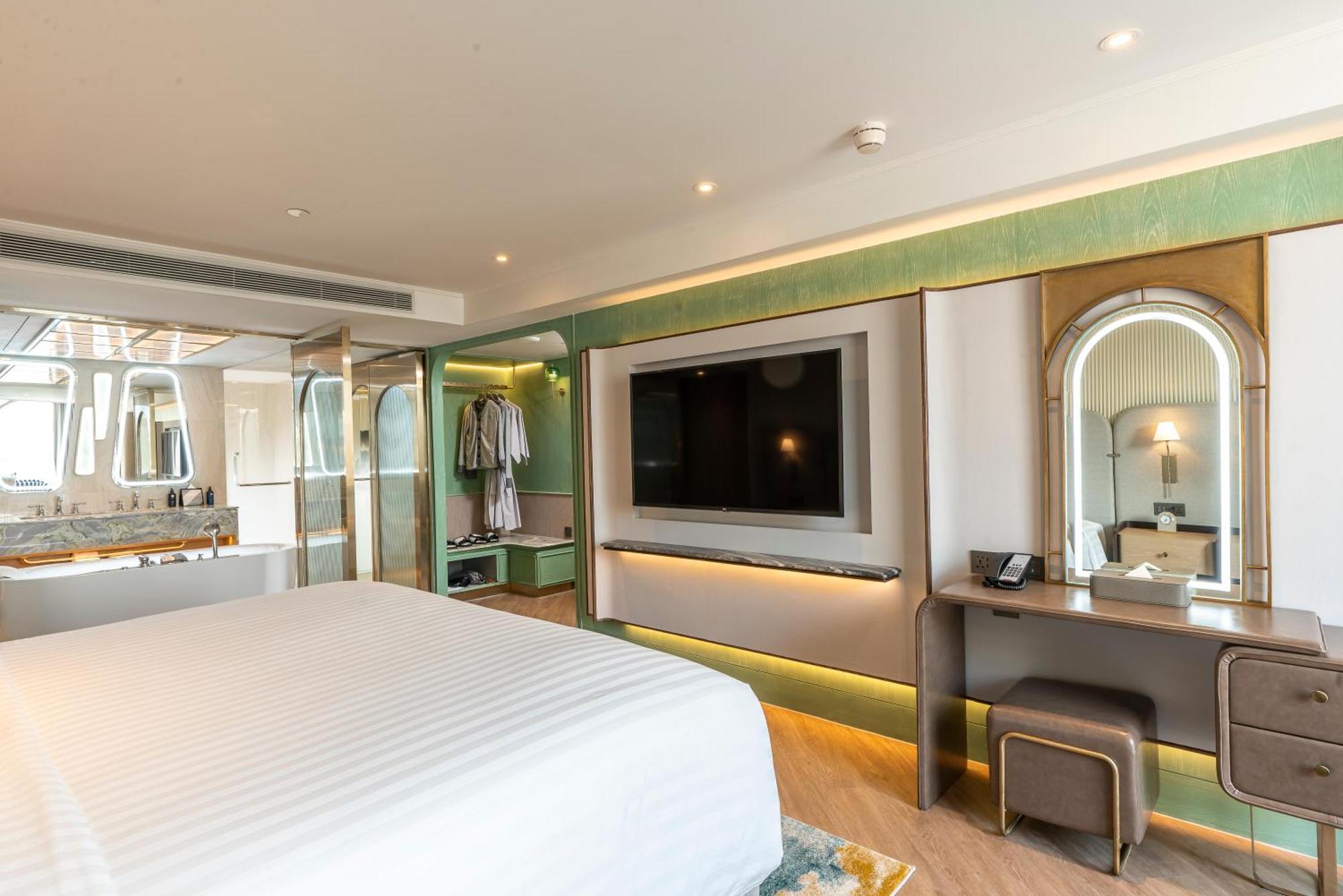 Hotel The Salil Riverside 5*