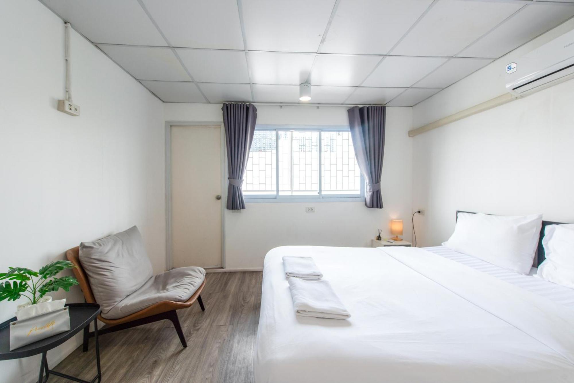 Piccolo Sukhumvit Hostel- Self Check-in After 6 Pm *
