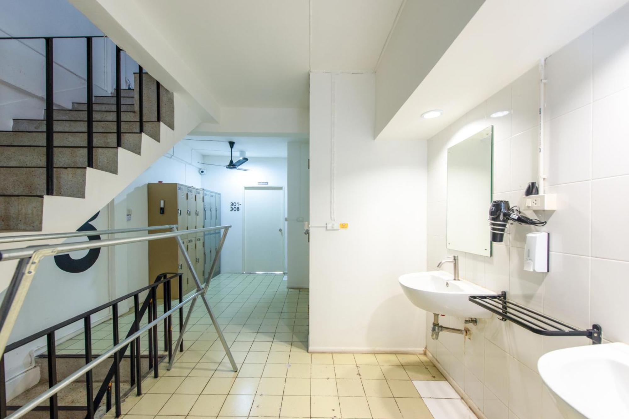 Piccolo Sukhumvit Hostel- Self Check-in After 6 Pm *