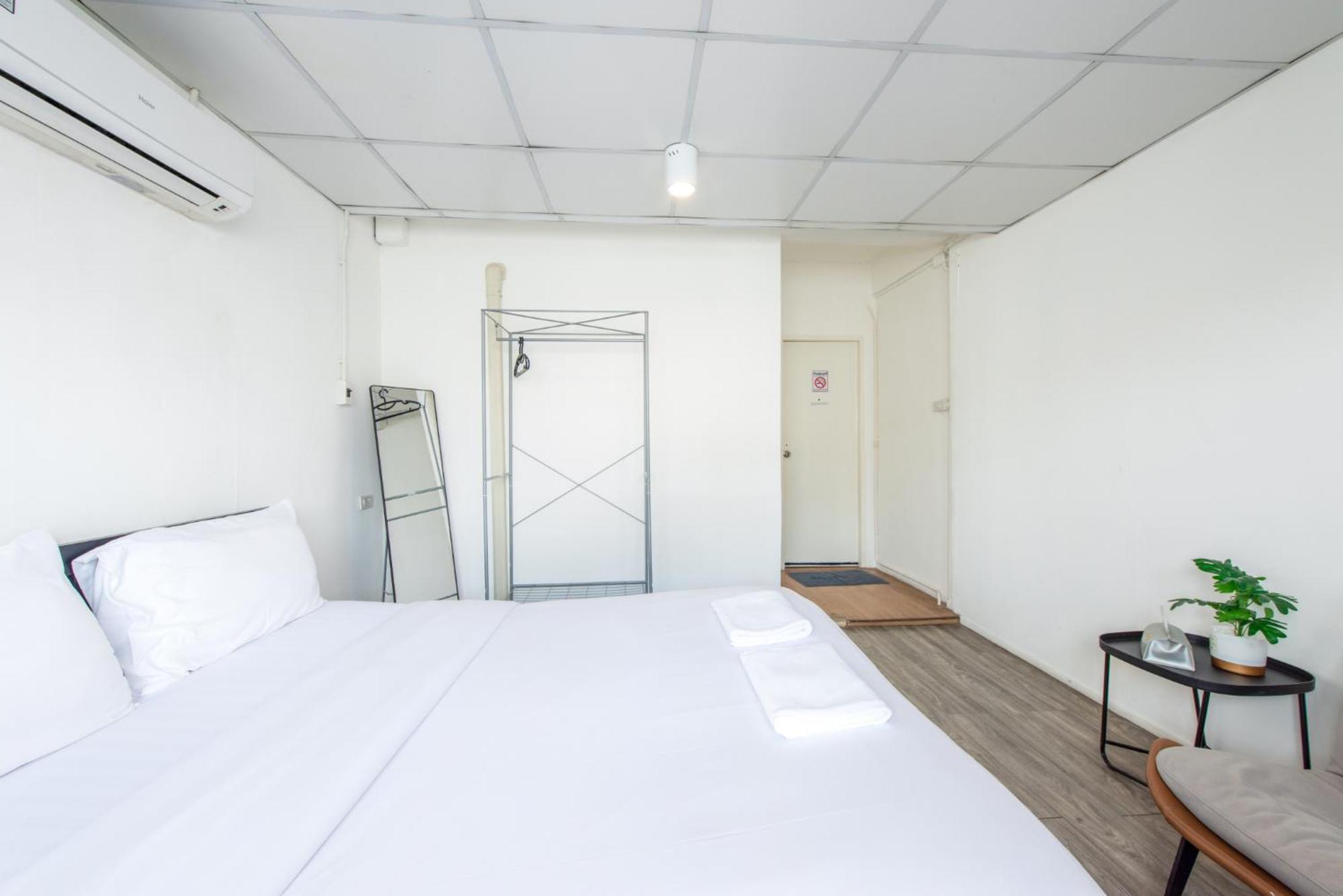 Piccolo Sukhumvit Hostel- Self Check-in After 6 Pm * Bangkok