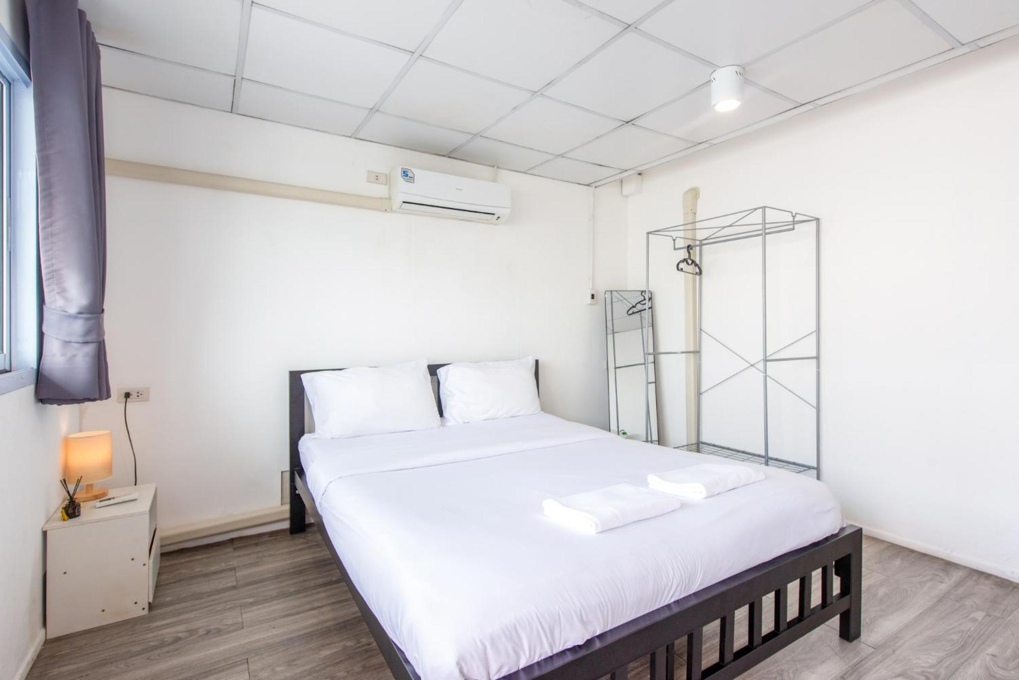 Piccolo Sukhumvit Hostel- Self Check-in After 6 Pm Asrama