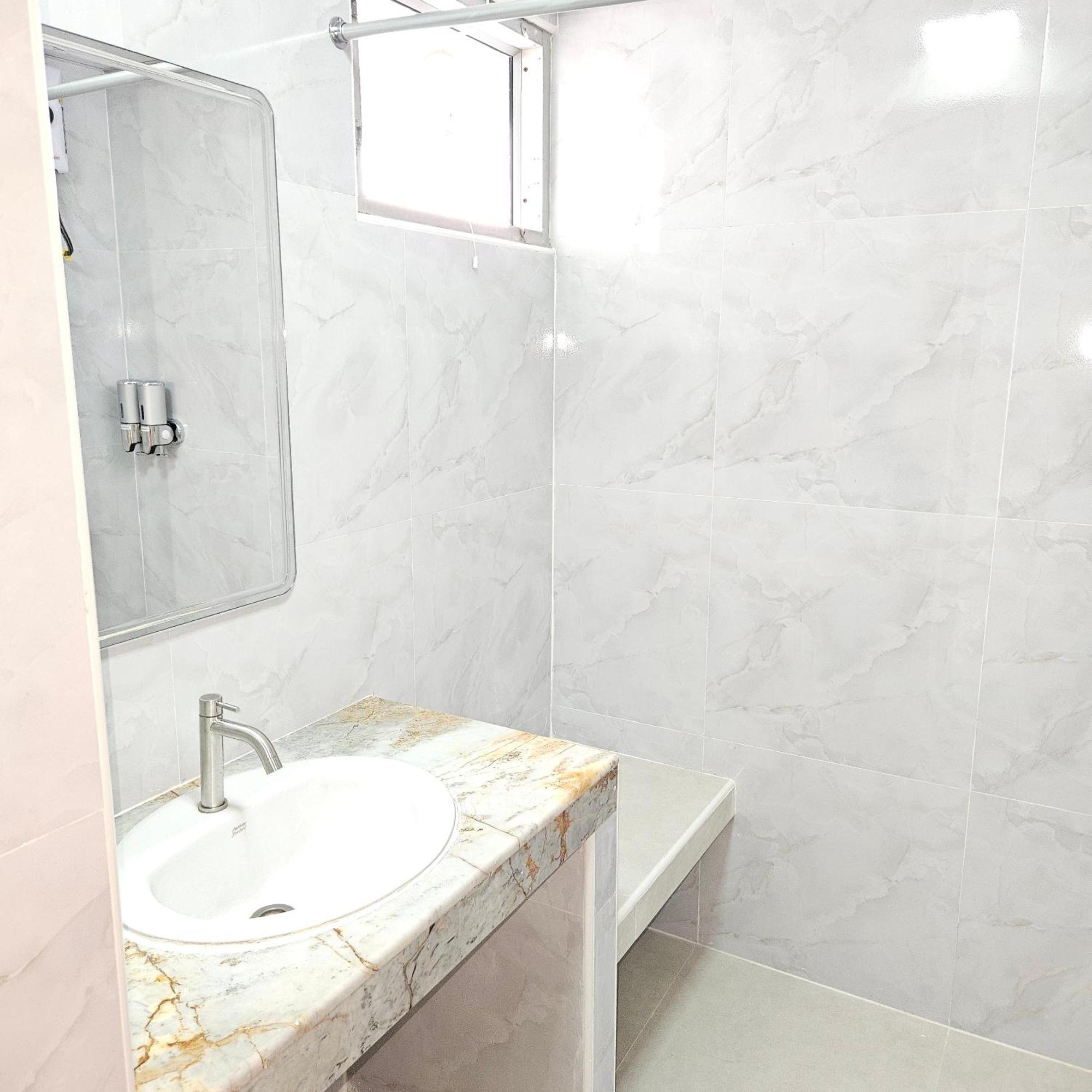 Apartment Omni 1bed #702a *