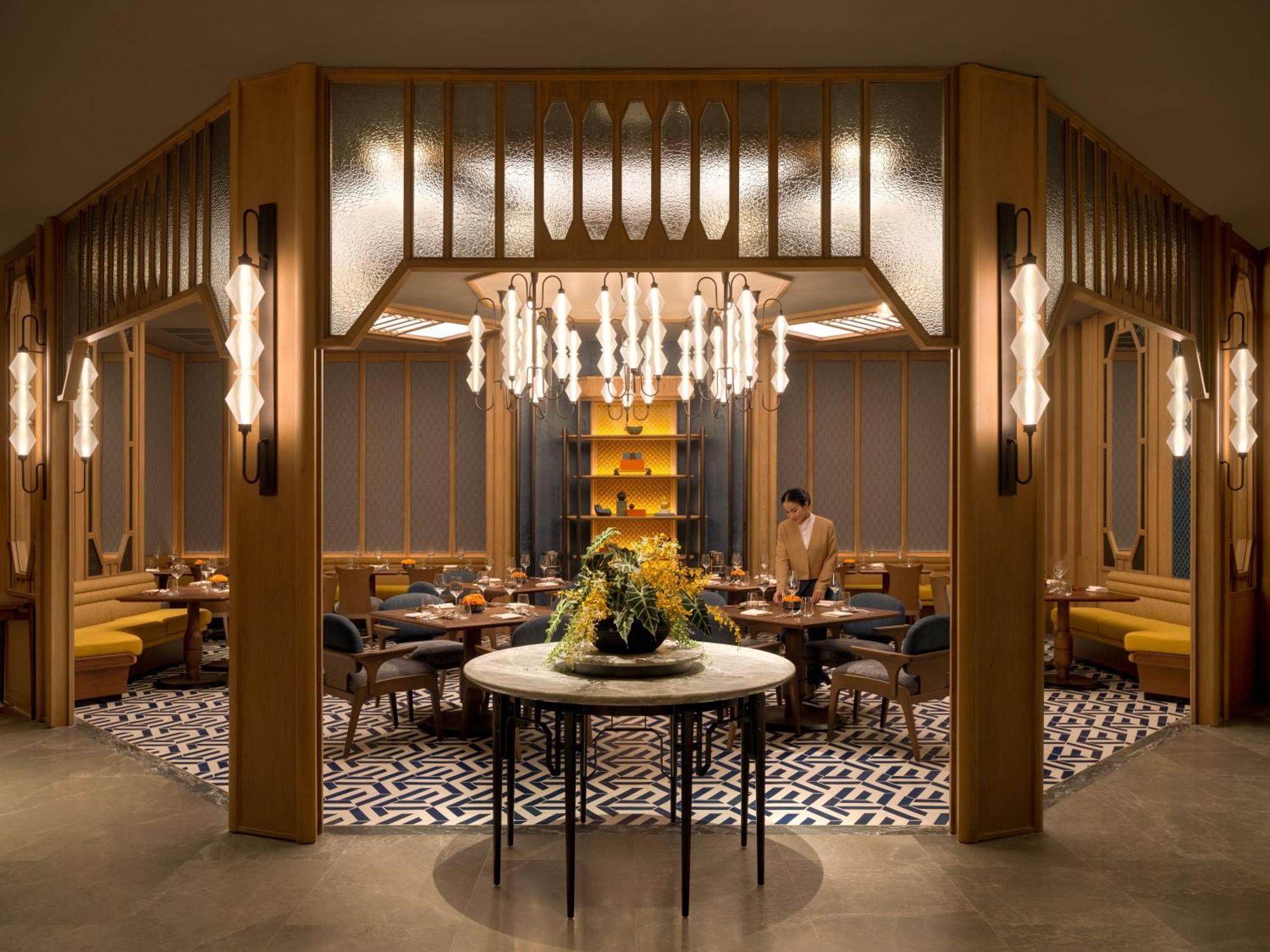 Dusit Thani Hotel