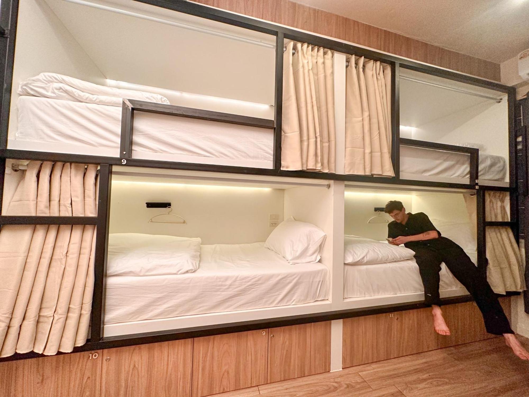 Neighborhood Hostel *