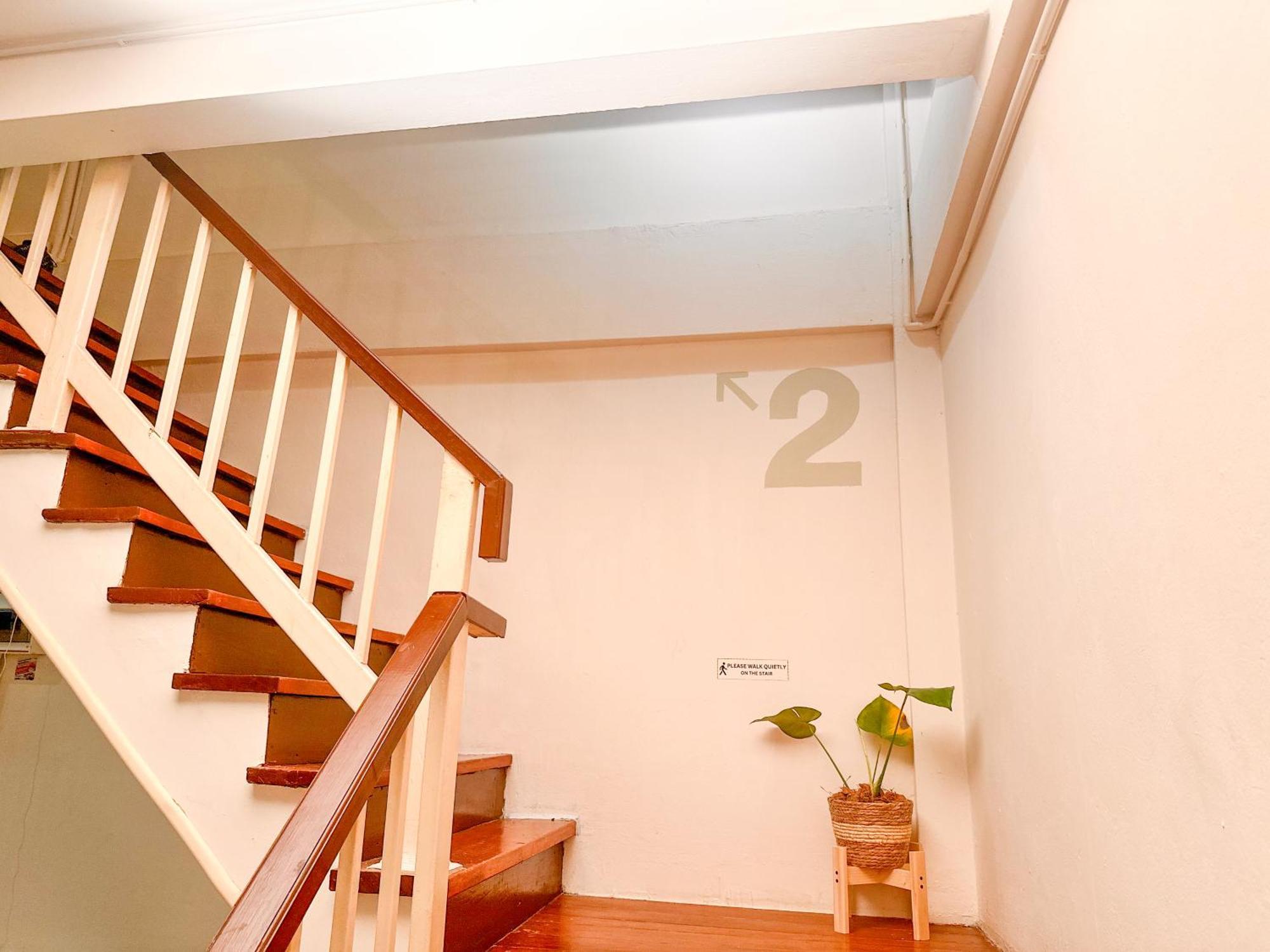 Neighborhood Hostel *