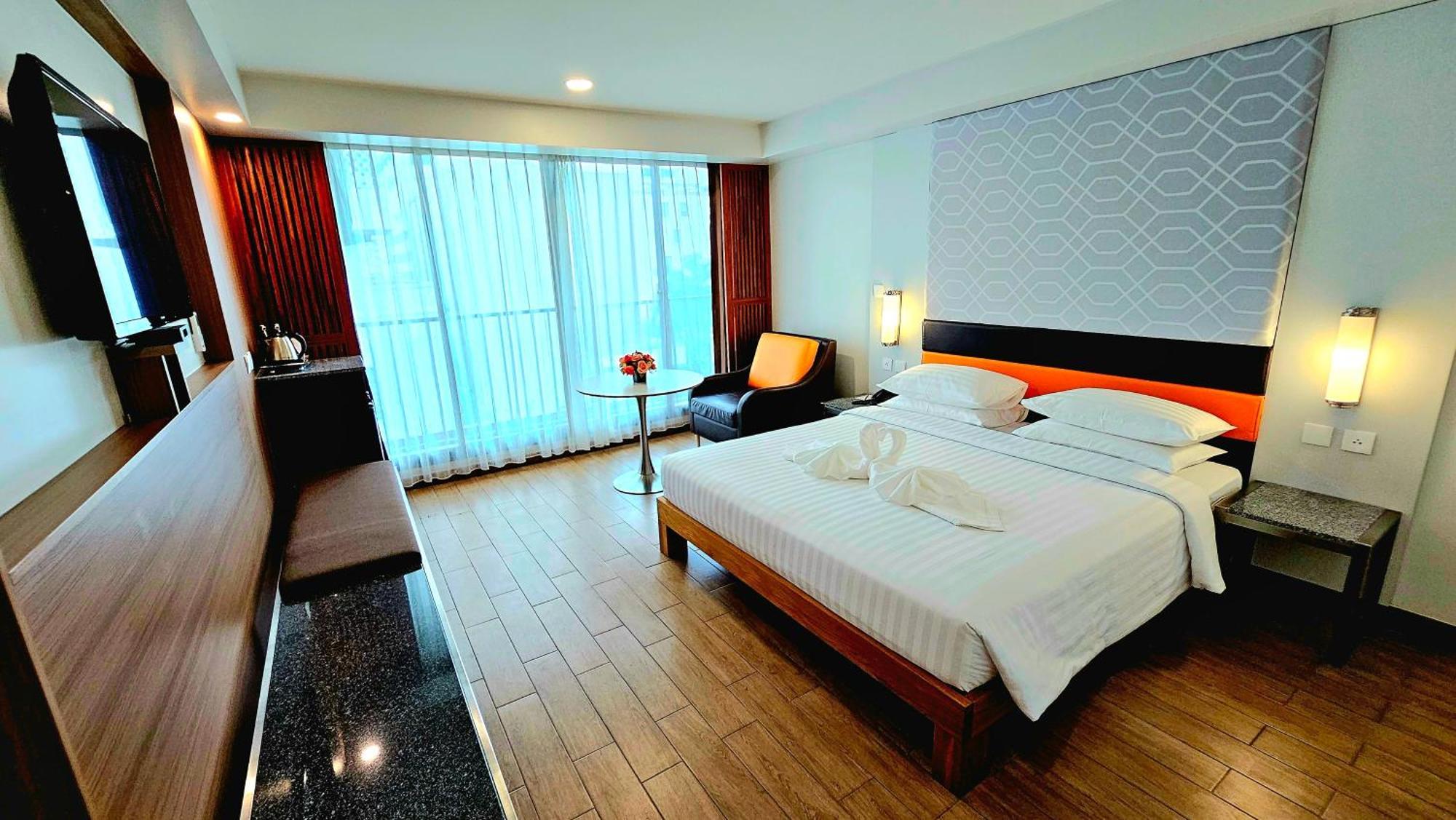 Dynasty Grande 4* Bangkok