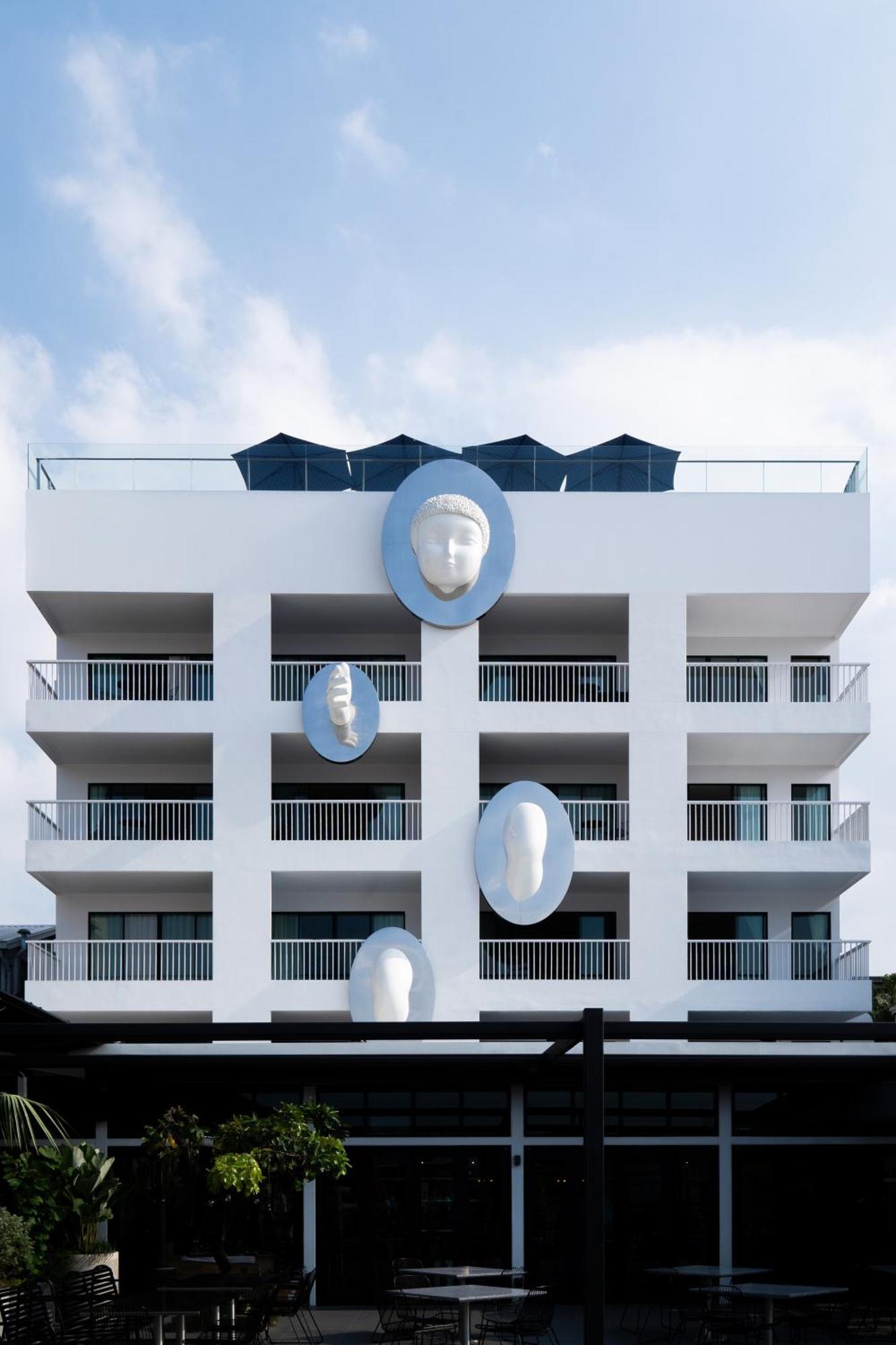 The Standardx, Phra Arthit 4*
