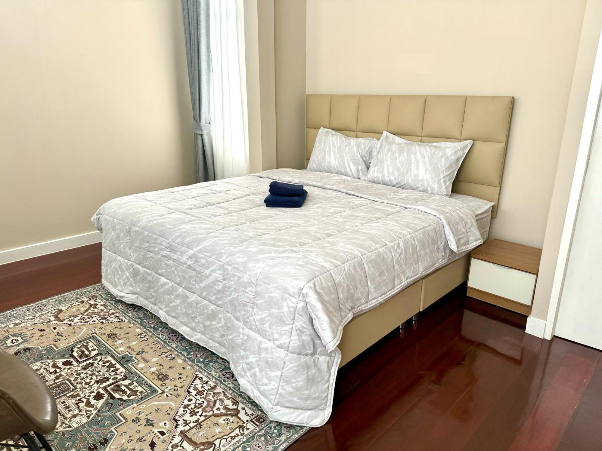 Em Sukhumvit - Near Terminal 21, Em District Malls, Bts And Mrt Lines 3*