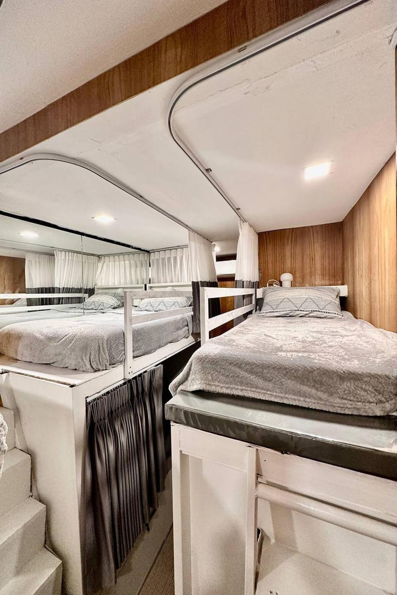 Blu Ari Stylish Gay Poshtel